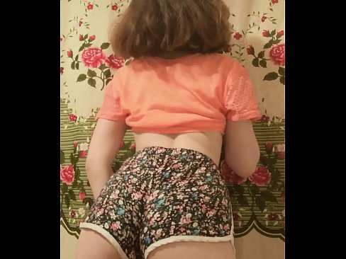 ❤️ מותק צעיר סקסי פושט את המכנסיים הקצרים במצלמה סלאוטים ב-iw.pornoboden.ru ❌️❤